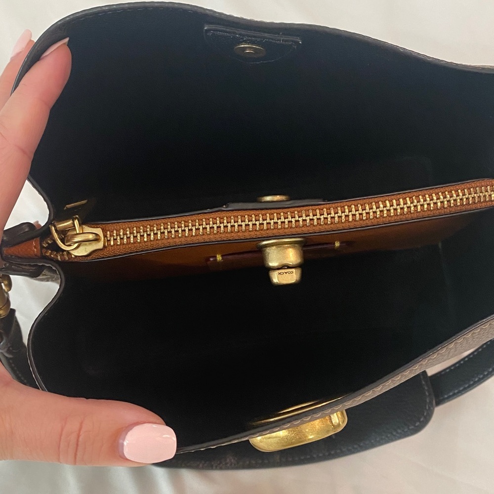 Coach Willow Crossbody - Picture 3 of 7